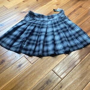 NWT Women’s Pleated Plaid Skirt